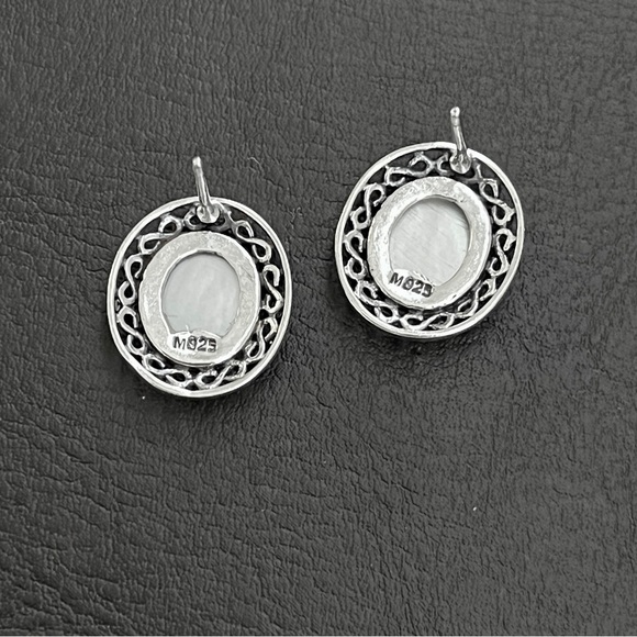 Vintage sterling silver mother of pearl stud earrings - Picture 6 of 9